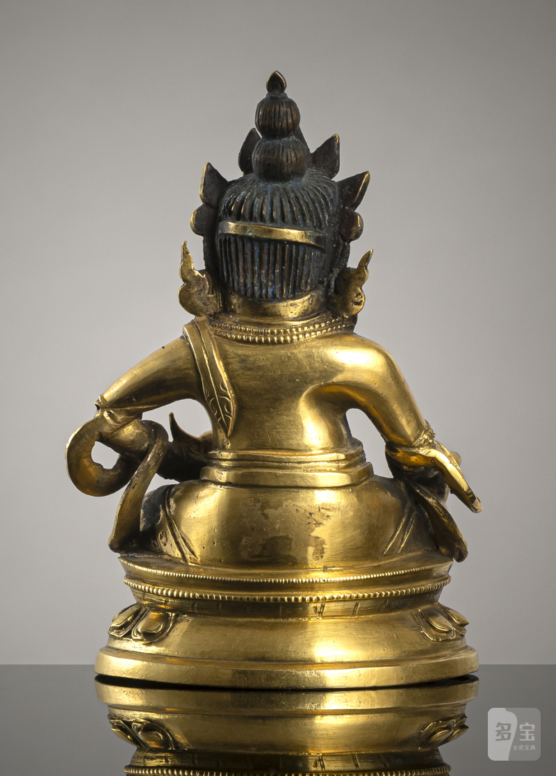 A GILT-BRONZE FIGURE OF VAISHRAVANA - 图2